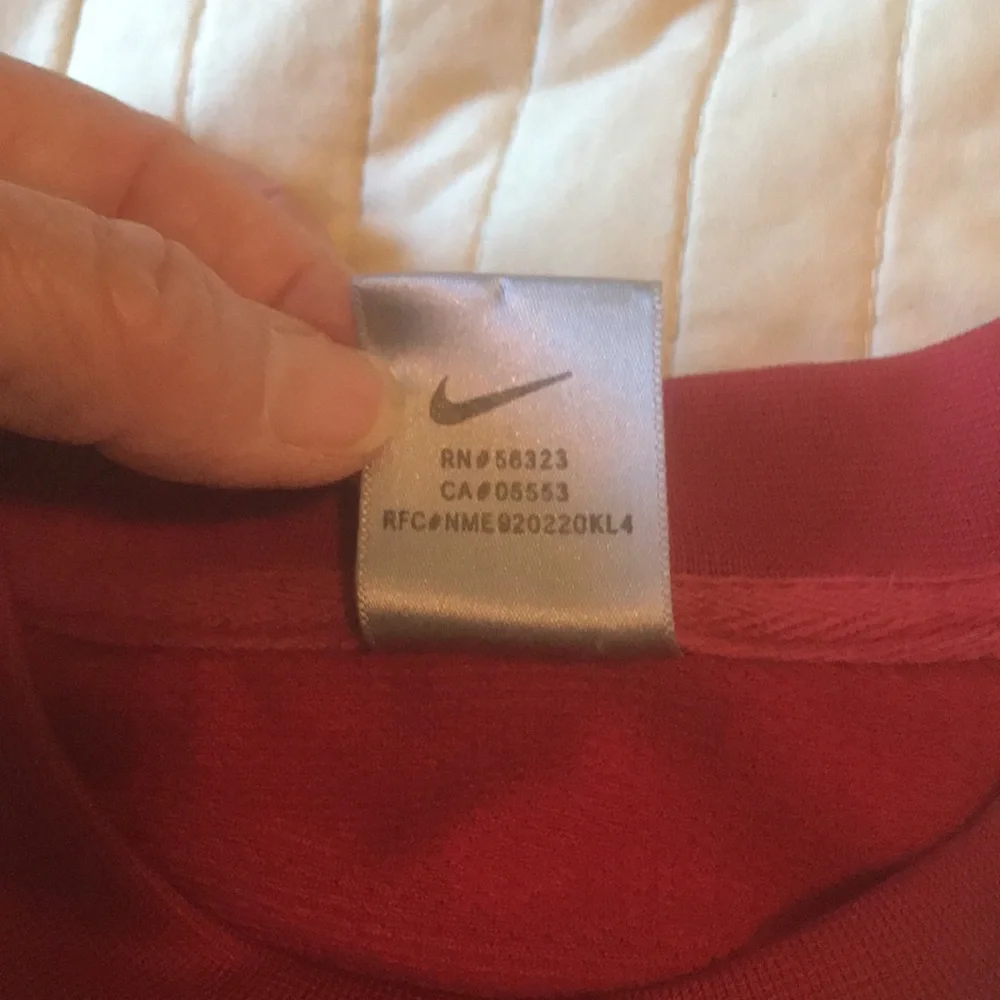 Youth Nike Red Long Sleeve Shirt Size XL (18-20)